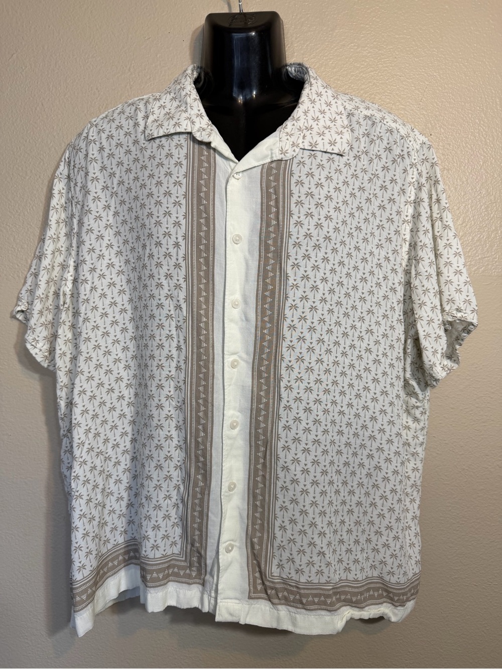 Havanera Co by Cubavera Men's Short Sleeve Button-Up Shirt in White and Taupe